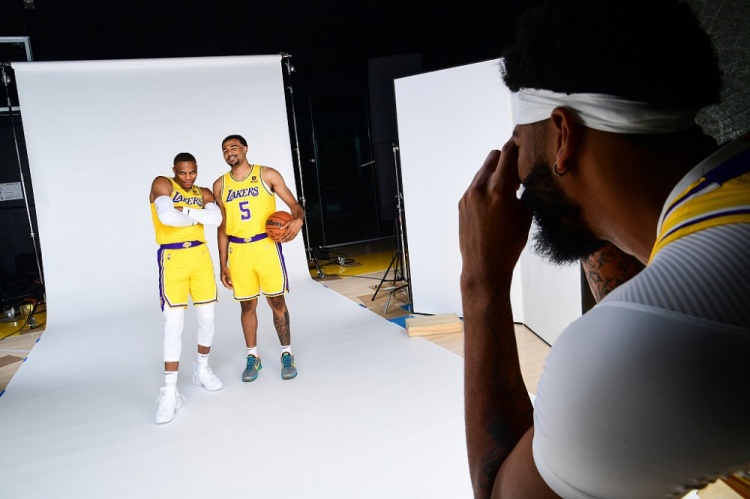 美记：雄鹿坚称不会交易字母哥，但联盟其他球队置之不理（美媒：雄鹿重申不交易字母哥，联盟诸队并不买账）