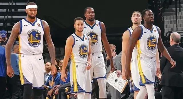 德天空：多特将在今天与二门亚历山大-迈尔续约至2027年（德媒：多特蒙德今日将与二号门将亚历山大-迈尔续约，合同至2027年）