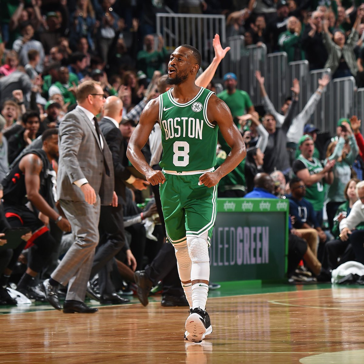 尤文2-0帕福斯，戴维破门+失良机，麦肯尼建功，伊尔迪兹助攻（尤文2-0胜帕福斯，戴维建功仍错失良机，麦肯尼破门，伊尔迪兹送助攻）