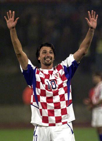 哈兰德数据：1次射门未能进球，贡献1次抢断3次解围（哈兰德表现：1射未中，完成1次抢断与3次解围）