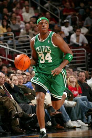 拉菲尼亚归来，巴萨重振雄风（拉菲尼亚回归，巴萨再现锋芒）