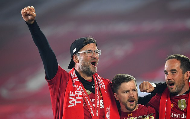 BBC：前曼城球员巴顿因社媒攻击性言论被判6个月监禁