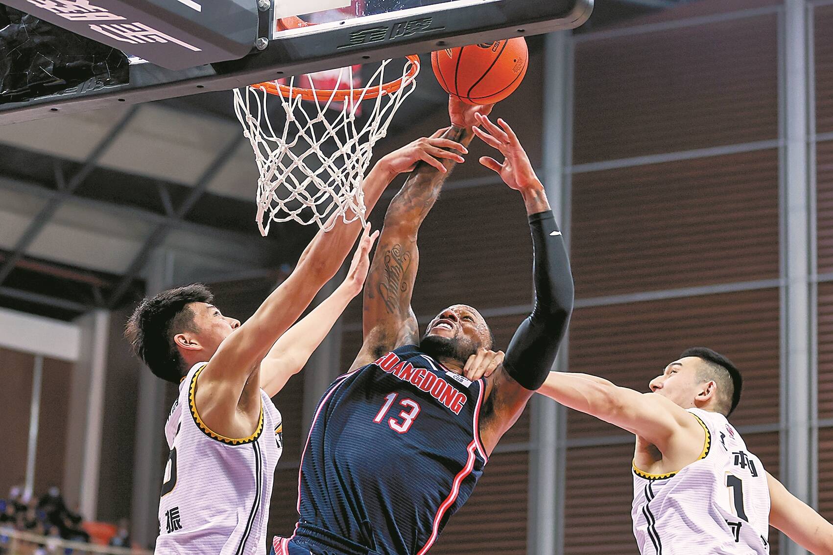 埃迪-豪：乔林顿看起来是腹股沟问题；我们有很多地方要改进（埃迪-豪：乔林顿疑似腹股沟伤势，球队还有不少地方要提升）