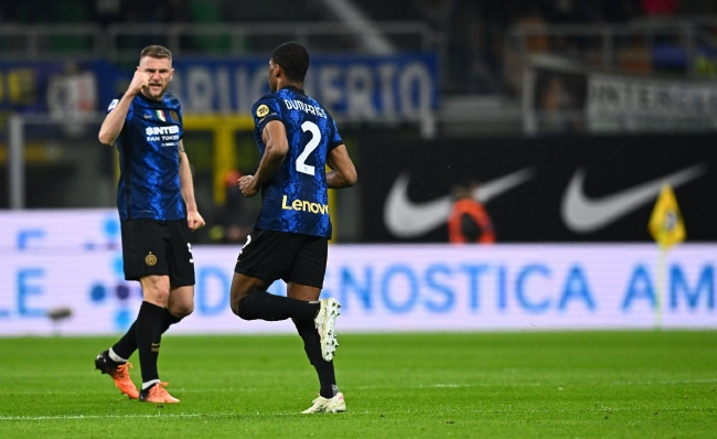 队报：德尚指控诽谤他和本泽马有矛盾的记者，本周四已开庭（队报：德尚以诽谤罪起诉称其与本泽马不和的记者，周四开庭）