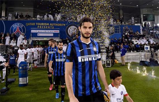 哈登狂砍55分封神！成NBA首位双队史得分王，36岁飙10记三分创多项纪录（哈登36岁轰55分飙10记三分，成NBA首位双队史得分王并刷新多项纪录）