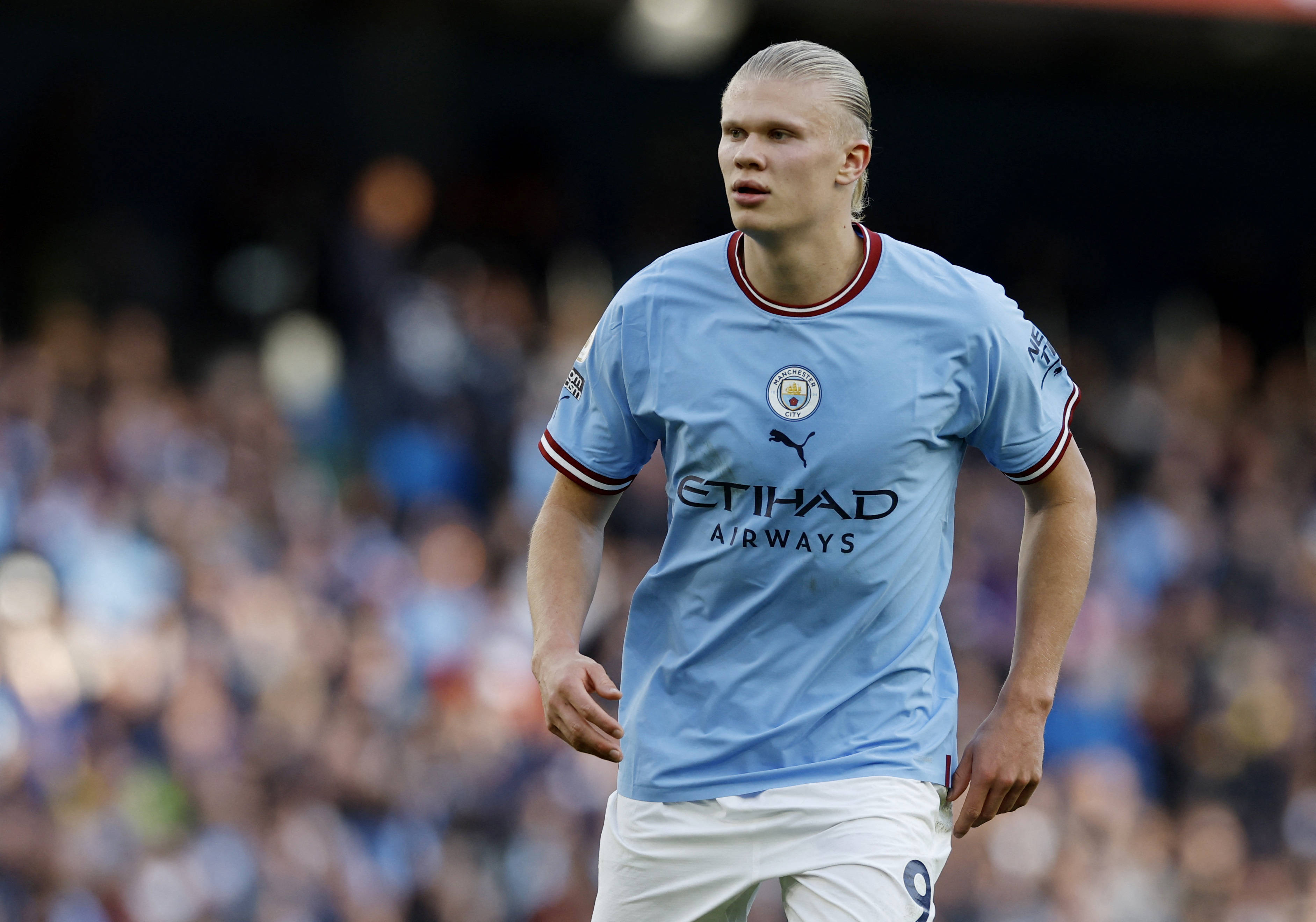 意媒：孔蒂明天回归那不勒斯，要求冬窗实质性引援以重振球队（意媒称孔蒂将于明日重返那不勒斯，要求冬窗重磅补强助球队反弹）