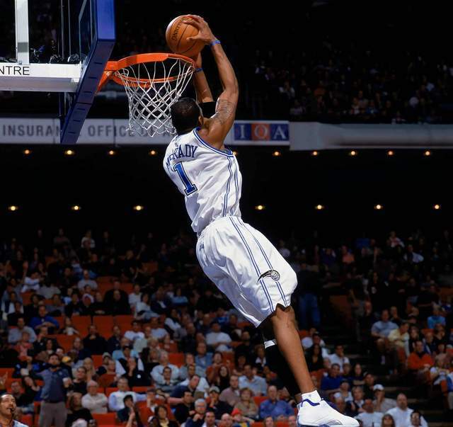 战火中创奇迹！巴勒斯坦力压两大洲冠军头名出线，国足安逸何日醒（战乱中逆袭成奇迹！巴勒斯坦压过两洲冠军夺小组头名，国足安逸几时醒）