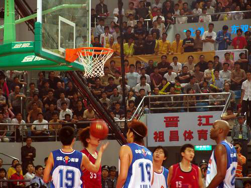 巴恩斯：我们在下半场真正打出了气势，这三分非常关键（巴恩斯：下半场打出气势，那记关键三分至关重要）